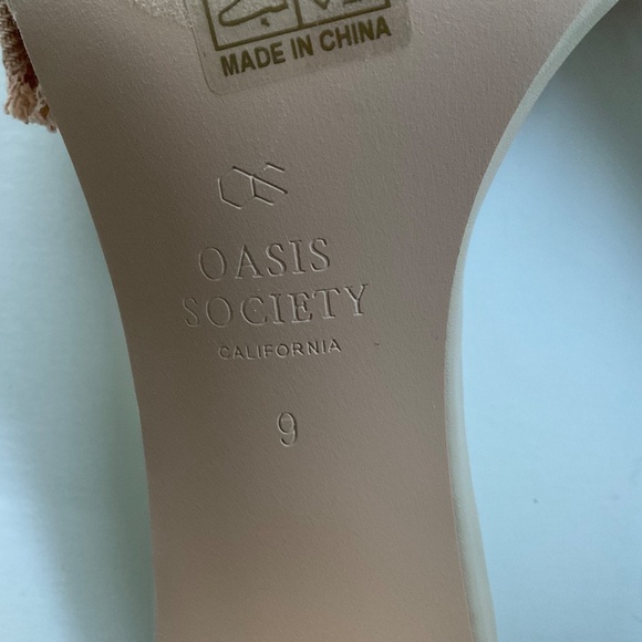 Oasis Society The Julissa Sandal Sz 9 Rose Low Heel Romantic Ruffle Bow Comfort - Picture 6 of 9